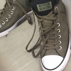 Never worn men’s size 10 converse